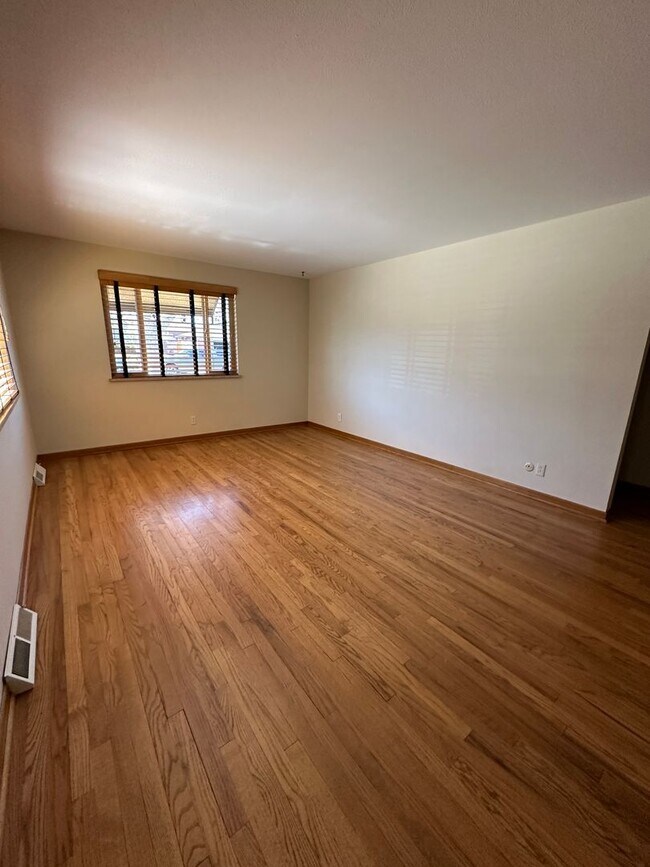 Foto del edificio - 4 bedroom 2 bathroom Sinlge Family House i...