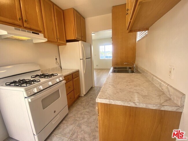 Building Photo - 2415 Arizona Ave