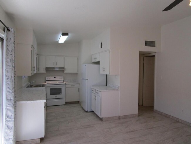 Foto del edificio - 1305 S Wilson Avenue