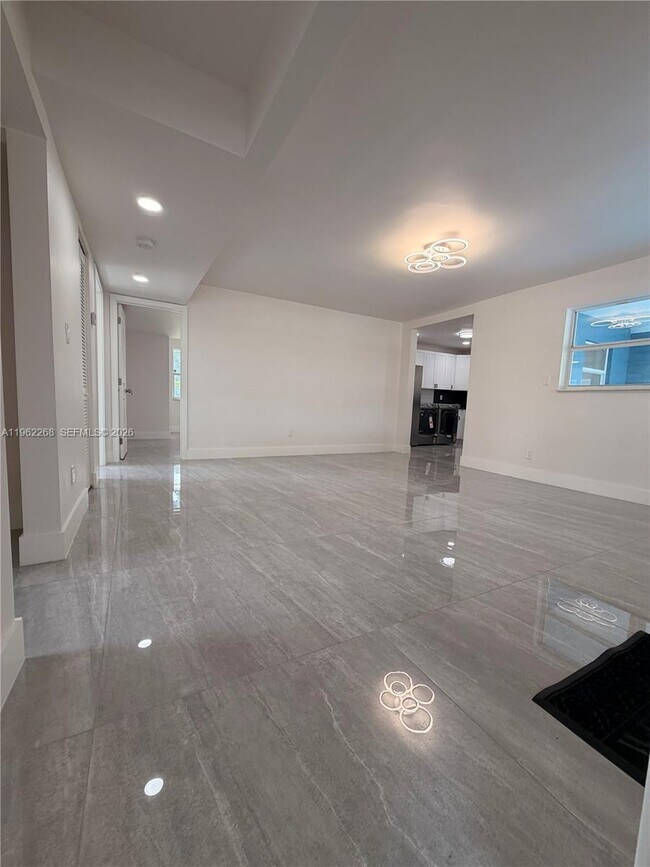 Foto del edificio - 809 NW 12th Ave