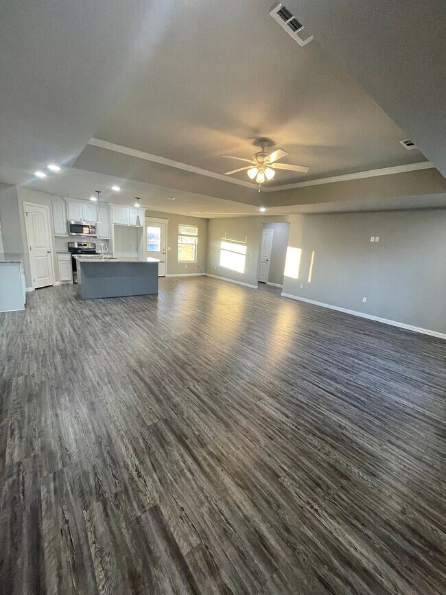 Foto del edificio - Spacious 3/2 with Large Lawn Area