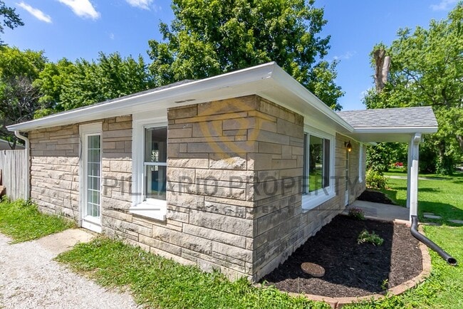 Building Photo - Updated 2 Bedroom 1 Bathroom near Cumberla...