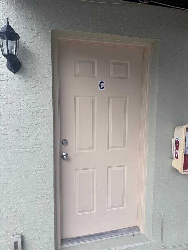 Foto del edificio - 909 E Humphrey St