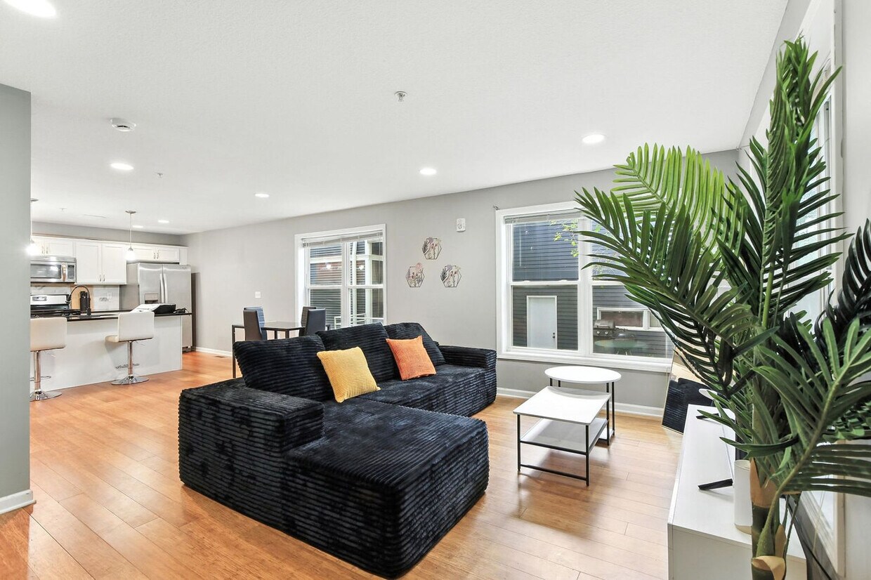 Foto principal - 2424 Lyndale Ave S