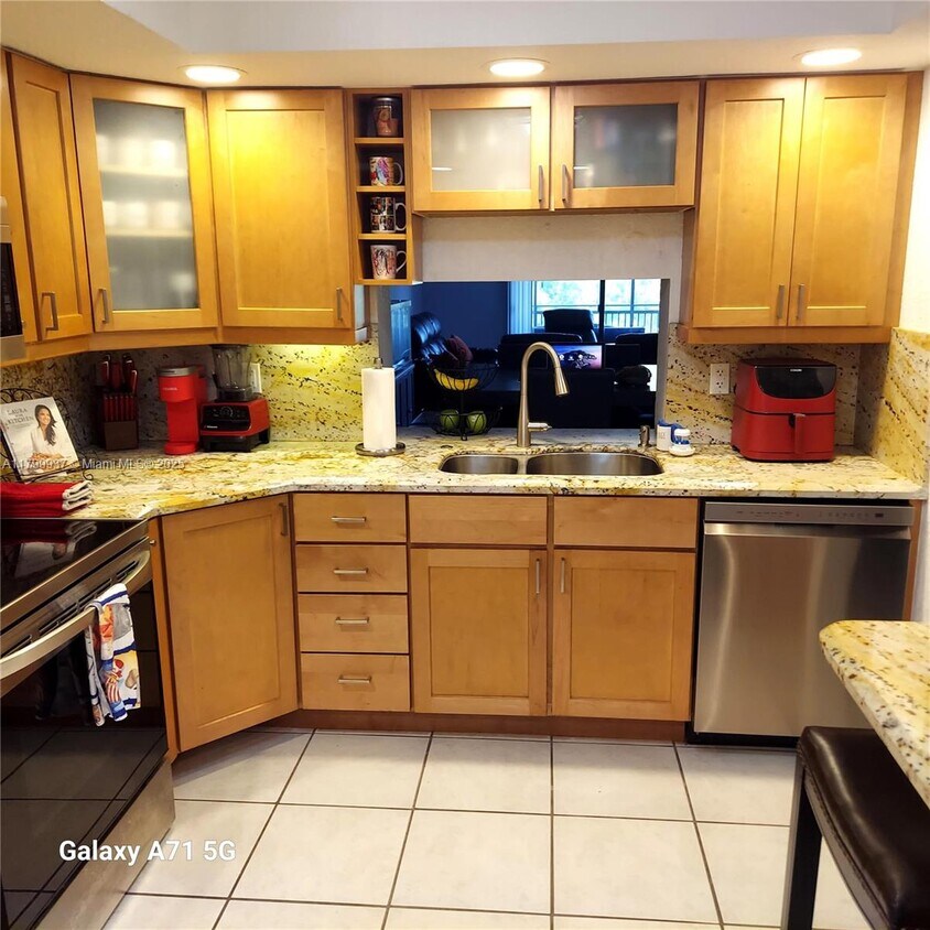 Foto principal - 16171 Blatt Blvd