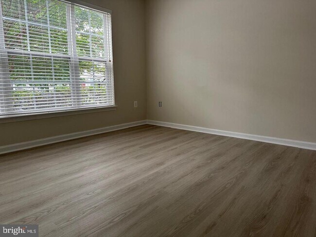 Foto del edificio - 1310 Saunders Dr