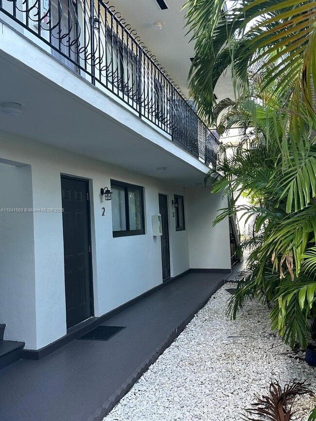 Foto del edificio - 2379 NE 172nd St