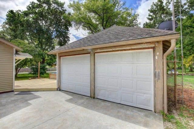 Building Photo - 702 S Market St