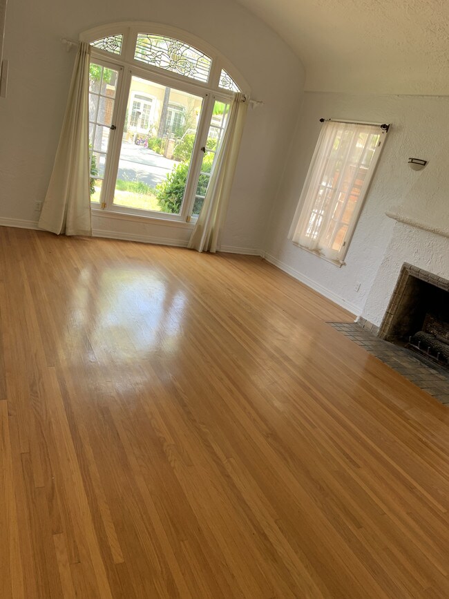 Sala de estar - 226 N Wetherly Dr