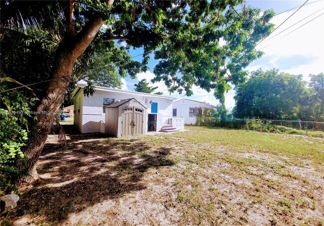 Foto del edificio - 741 NW 116th St