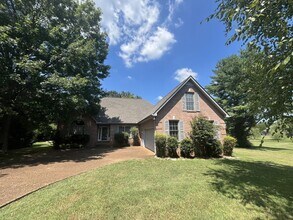 Building Photo - 702 Middleton Ln