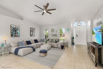 Building Photo - 2705 SW 11th Pl