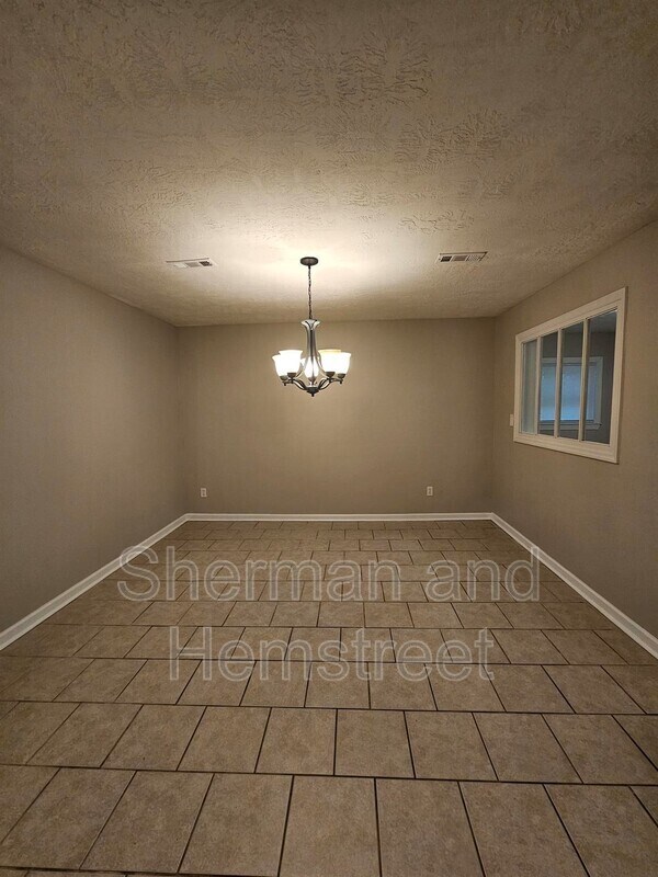 Foto del edificio - 3306 Tanglewood Dr