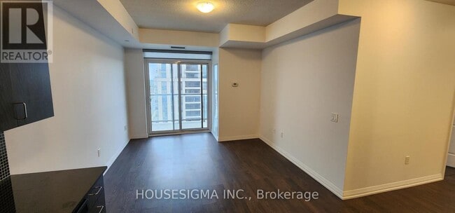 Photo du bâtiment - 9560-9560 Markham Rd