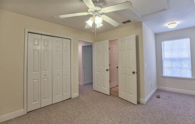 Foto del edificio - 1575 Paul Russell Rd