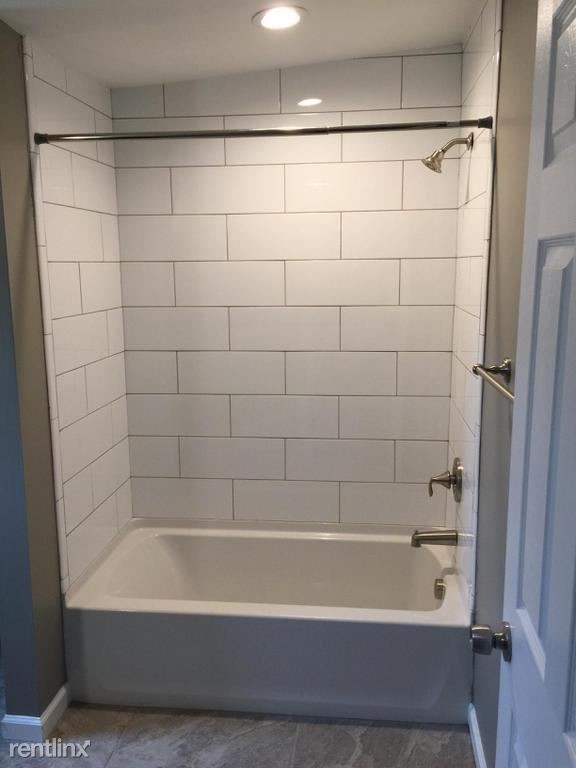 Building Photo - 1 br, 1 bath Apartment - 109 N Main St