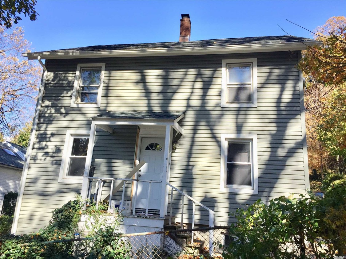 Primary Photo - 16 Summit Ave