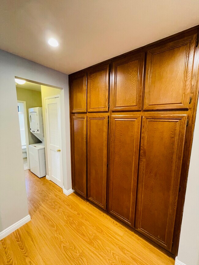 Building Photo - 2022 Eleanore Dr