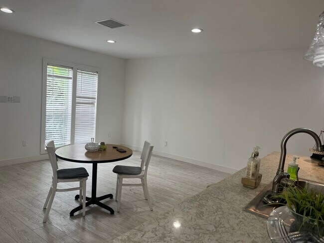 Building Photo - 1434 Hauser Blvd