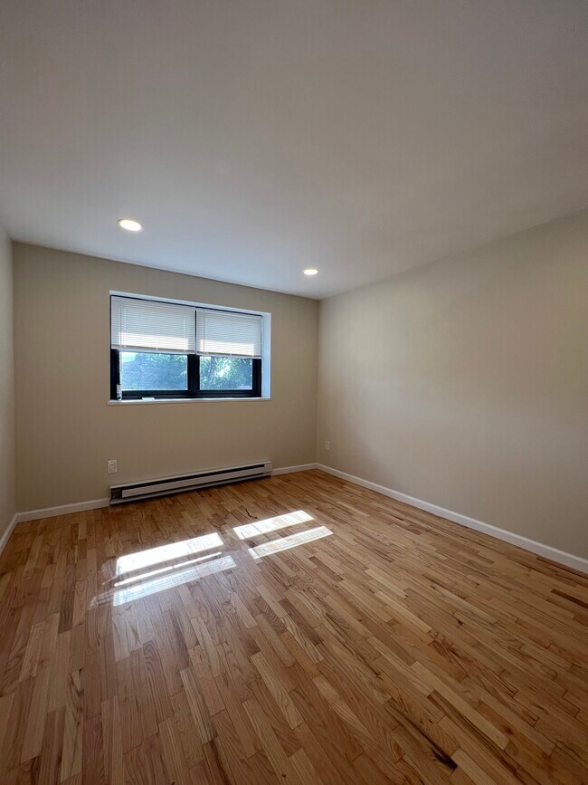 Building Photo - 17 Wilson Plz