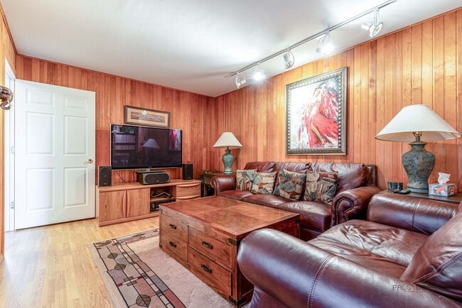 Foto del edificio - 707 Mallard Ln