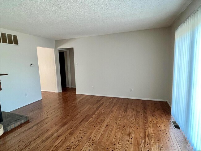 Building Photo - 12804 Fox Haven Dr