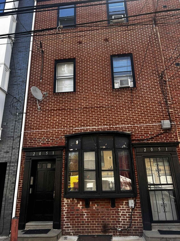 Front - 2051 N 2nd St