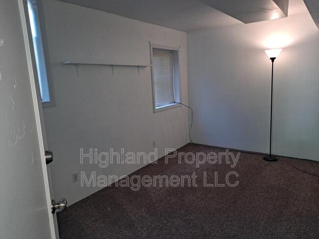 Building Photo - 1000 NE Creston Ln