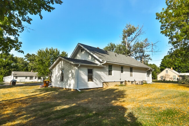 Building Photo - 855 Wood Ave