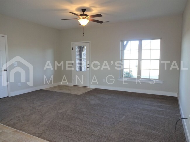 Building Photo - Spacious Home for Rent in Calera! COMING S...