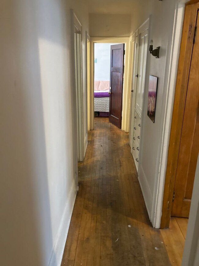 Foto del edificio - 2935 N Downer Ave