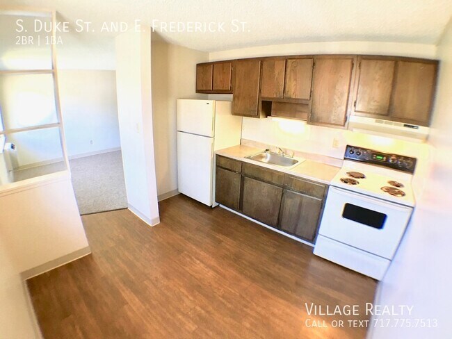 Foto del edificio - 119 S Duke St