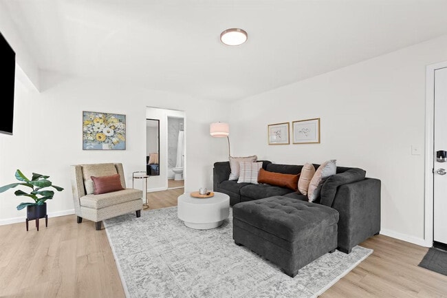 Building Photo - 22 2nd St