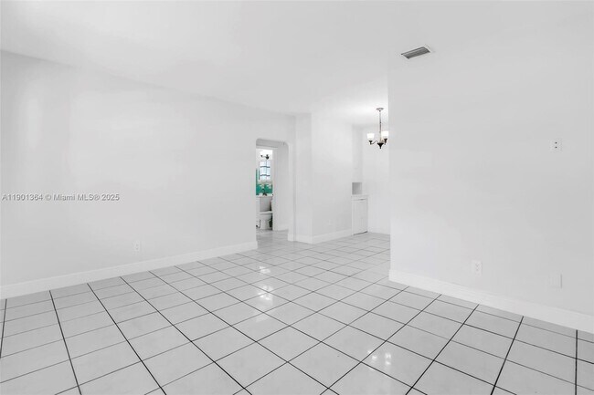 Foto del edificio - 5801 SW 9th Terrace