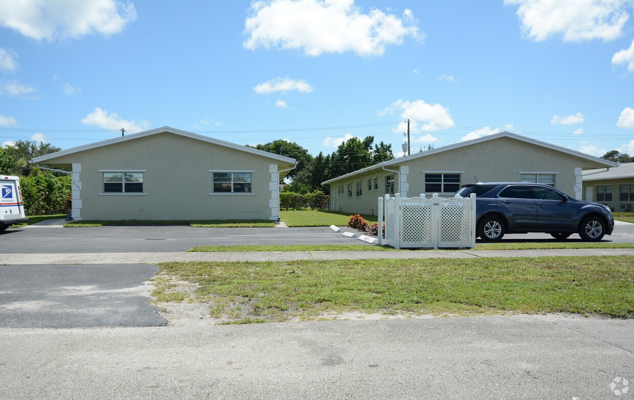 Foto principal - 6122-6138 Cleveland St