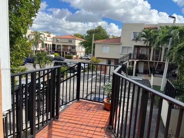 Foto del edificio - 631 NW 82nd Ave