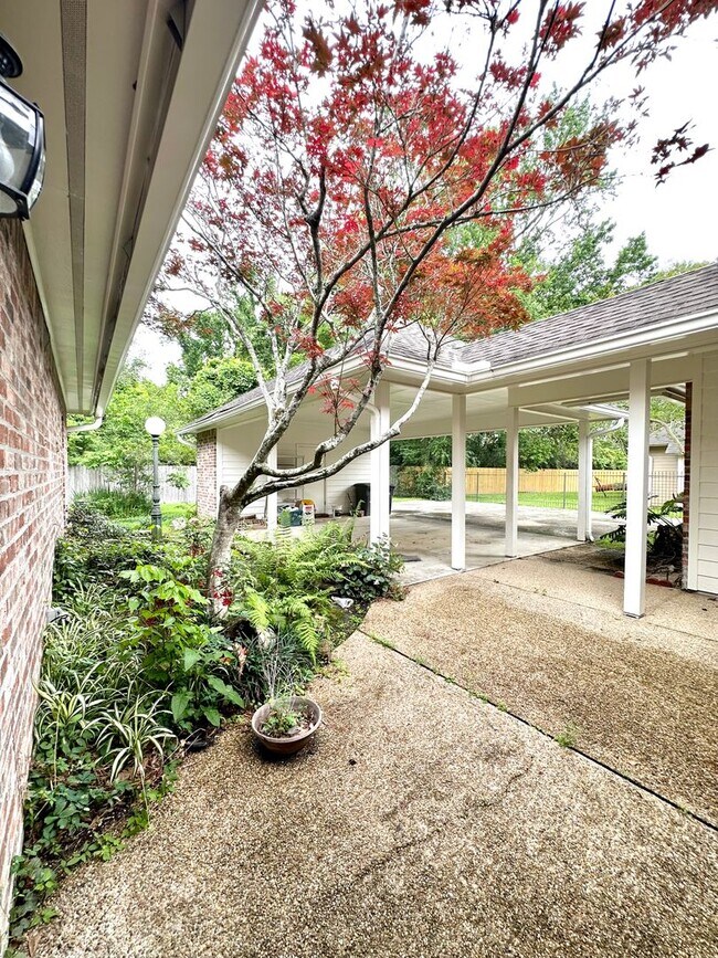 Building Photo - 11821 Thornberry Ln