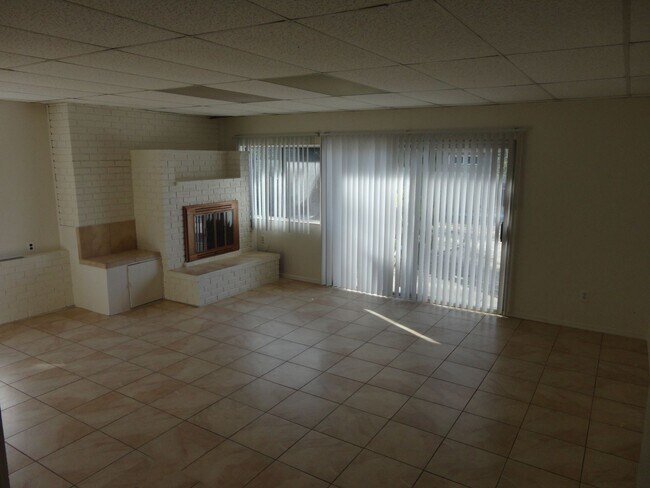 Building Photo - Close to SDSU 4 Bedroom Home!!