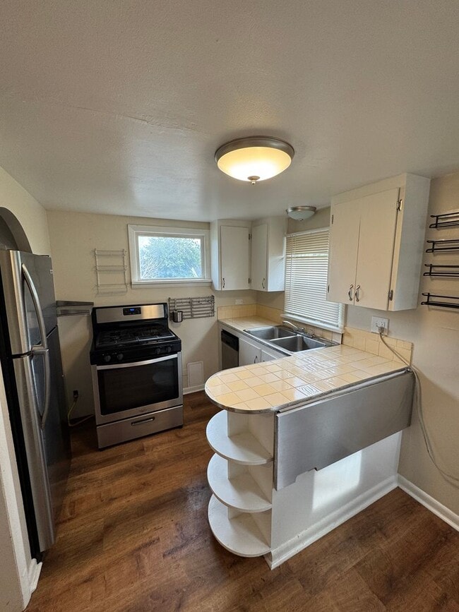 Photo - Cute 3 Bedroom 2 Bath in Lakewood! Townhome