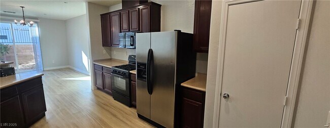 Foto del edificio - 395 Kensington Palace Ave