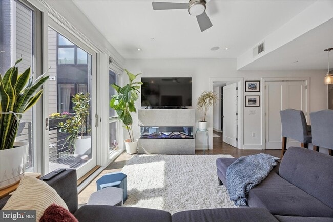 Photo - 620 N 3rd St Apartment