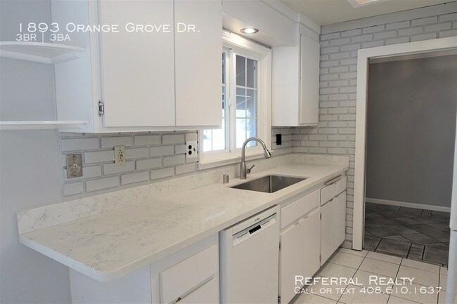 Building Photo - Beautiful Cambrian Park Home!