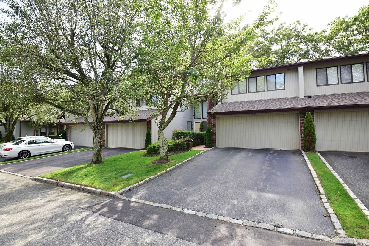 137 Foxwood Dr, Jericho, NY 11753 Condo for Rent in Jericho, NY