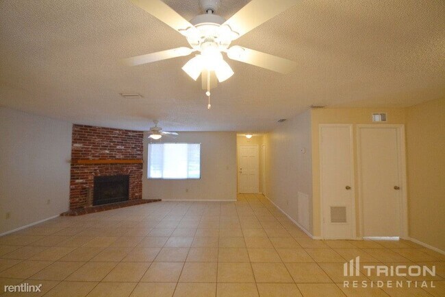 Building Photo - 805 Centerwood Ct