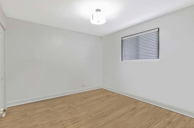 Foto del edificio - 6422 N Hamilton Ave