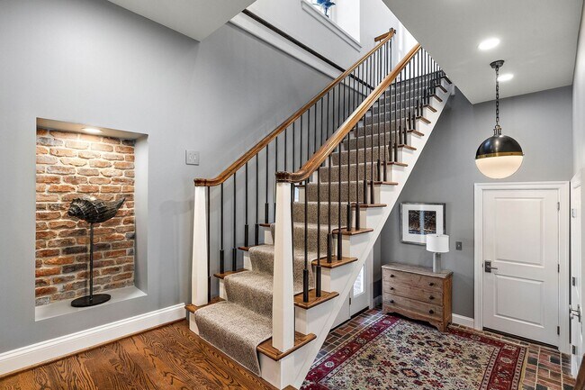 Foto del edificio - Magnificent Condo In Rockland Mills