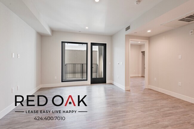 Building Photo - ~4 Weeks Free~ Gorgeous Two Bedroom with C...