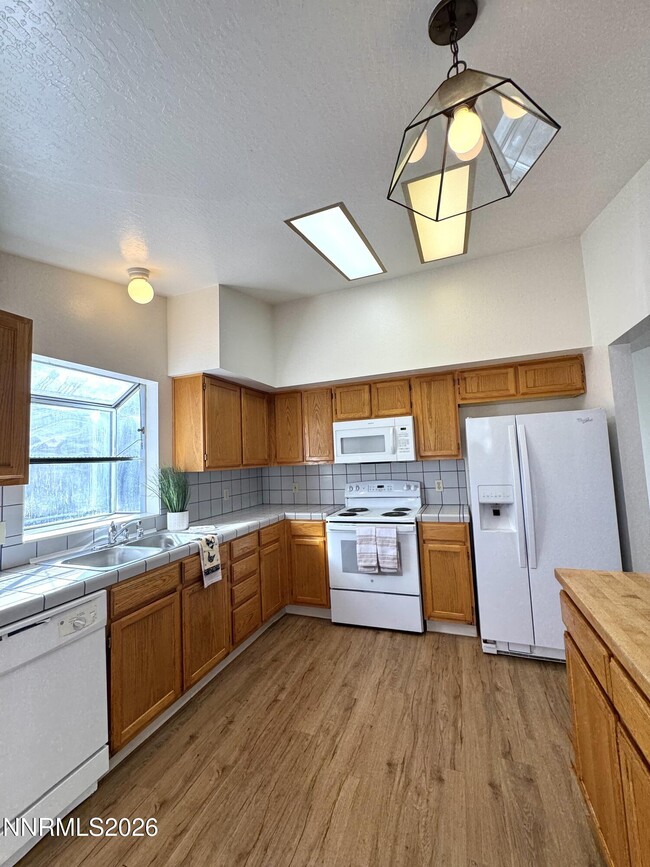 Building Photo - 6052 Walnut Creek Rd