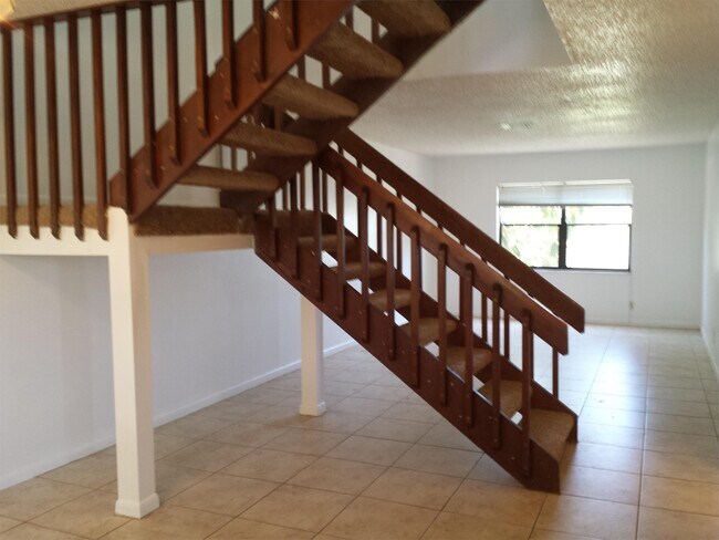 Building Photo - 16311 Country Lake Cir