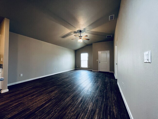 Building Photo - Home in North Lubbock